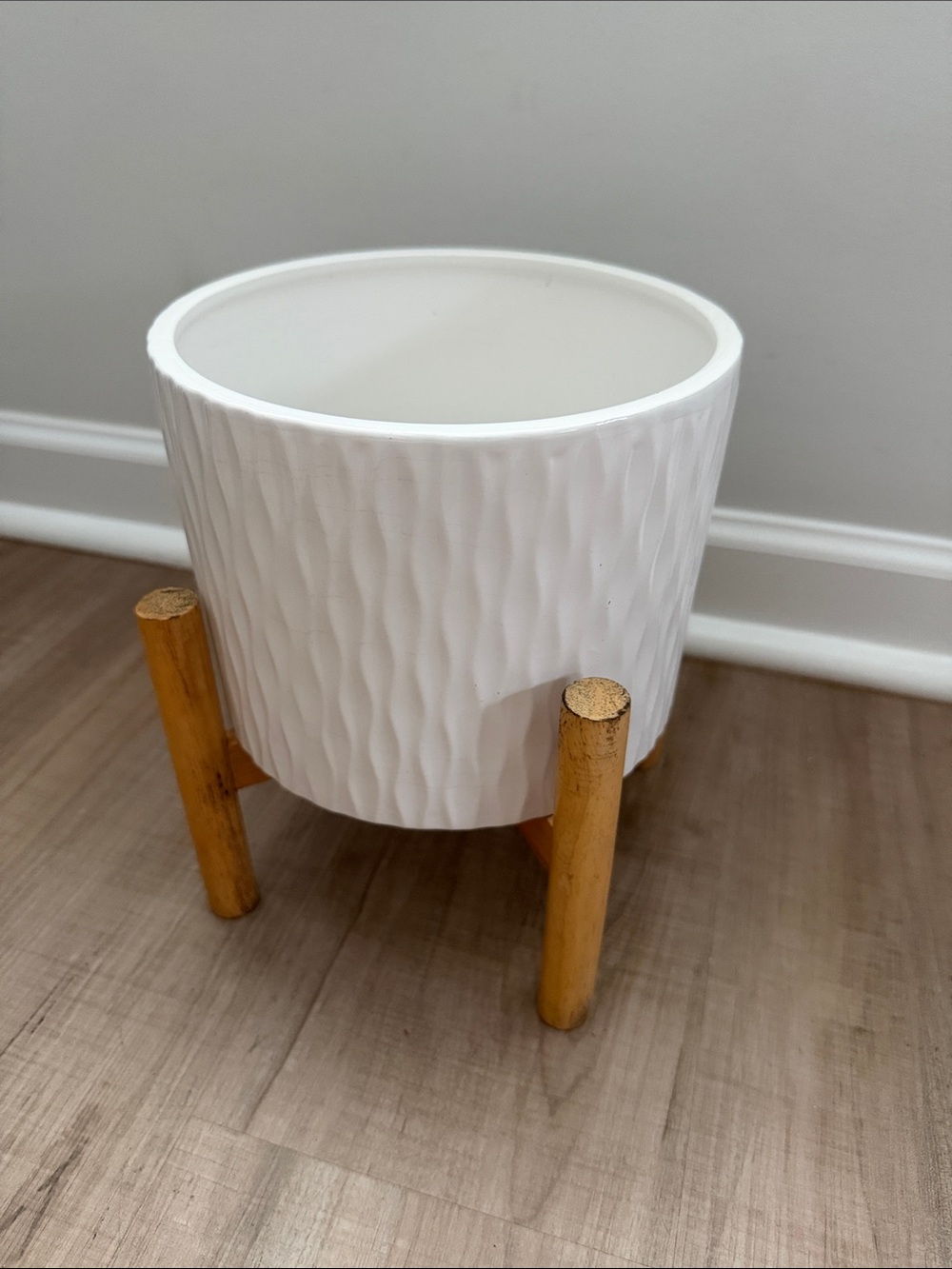 White Textured Ceramic Planter with Wooden Stand